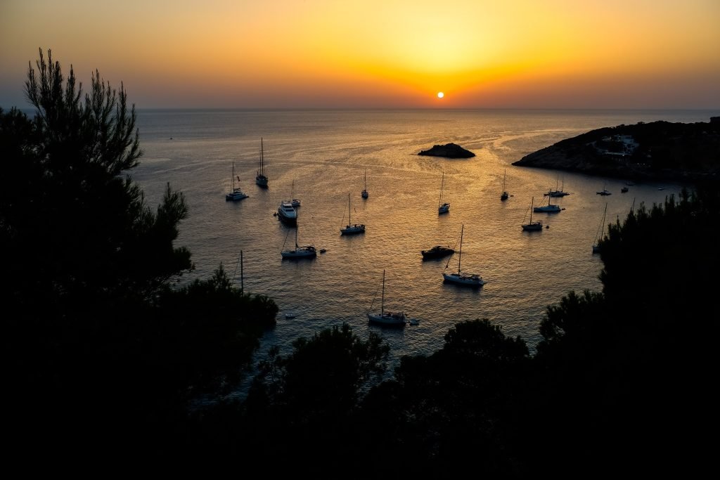 several pleasure boats anchored in a cove on the i 2023 11 27 05 06 31 utc min